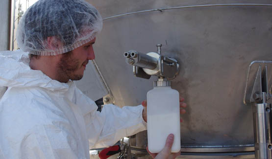 Échantillonneur de poudre de lait sur trémie de stockage