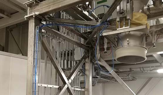 Remplissage big bag sur ligne de production industrielle