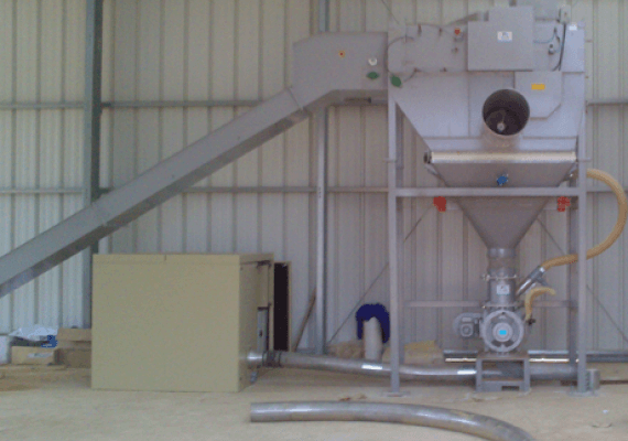 automatic sack discharging minislit compactor