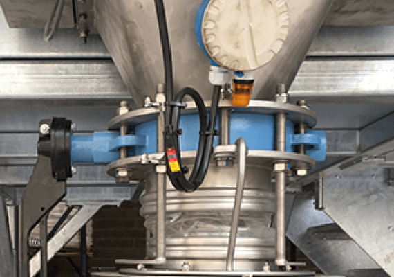 butterfly valve reactor feeding