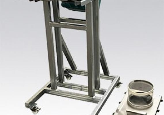 Vibrating feeder with removable cover