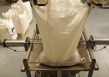 Big bag discharging side punchers