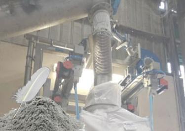 Bulk handling animal flour packing