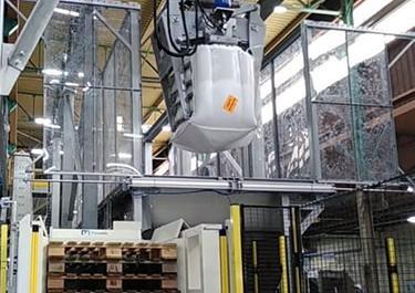 Hydraulic clamp for discharging
