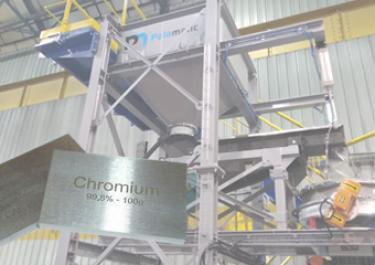 Chromium powder handling Loading drums and big bags
