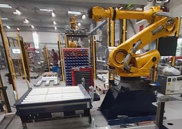 La manutention des produits dangereux est assurée par des robots