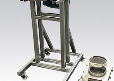 Vibrating feeder with removable cover