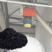 Truck tank filling Loading of activated carbon