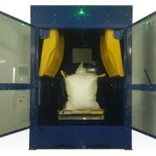 SmashR Enclosed De SmashR® Enclosed, een decompacteringsmachine uitgerust met een hermetische behuizing en een stofafzuigsysteem, is ontworpen om een efficiënte en veilige decompactering van fijne poeders te garanderen, terwijl de veiligheid van de operators en de werkomgeving wordt beschermd.