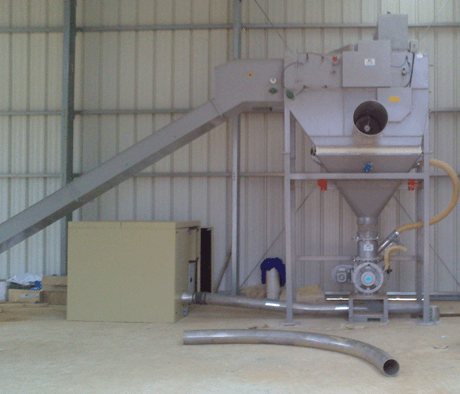 automatic sack discharging minislit compactor