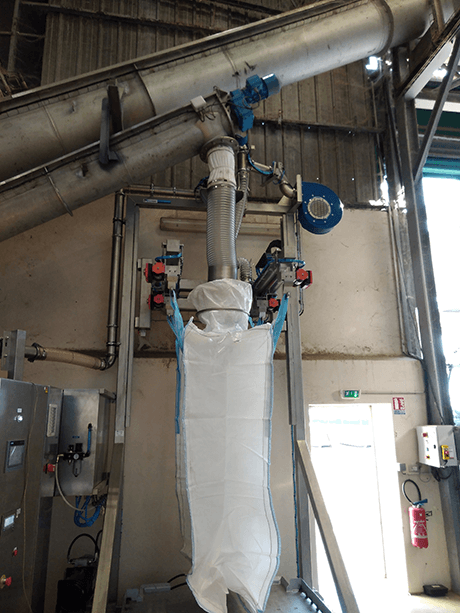 bulk bag conditioner under screw conveyor
