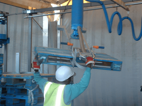 industrial pallet manipulator