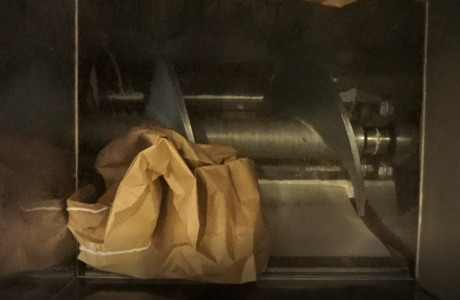 Paper sack compacting screw