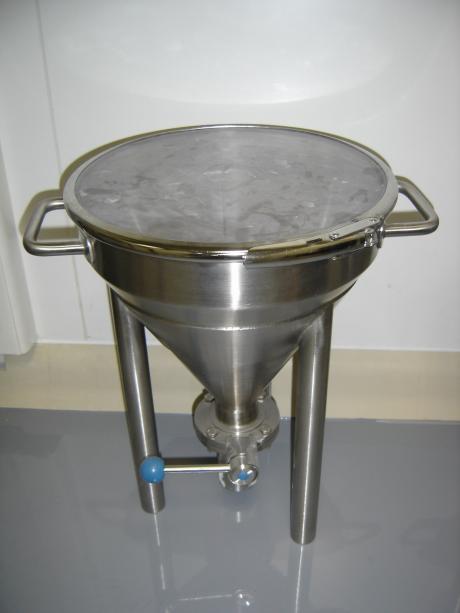 Powder mixing hopper 