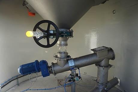 tubular screw under storage silo