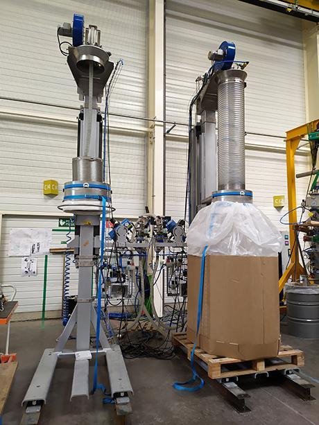 Emptying by pneumatic suction 