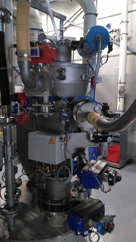 liquid formulation line conveying cyclone