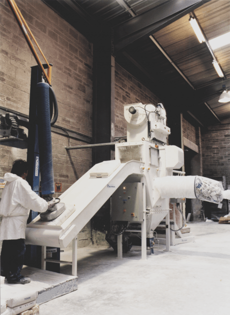 sack compactor on automatic sack discharging unit