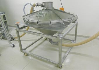 Vibratory sifter on pneumatic conveying line - Bulk material and powder handling